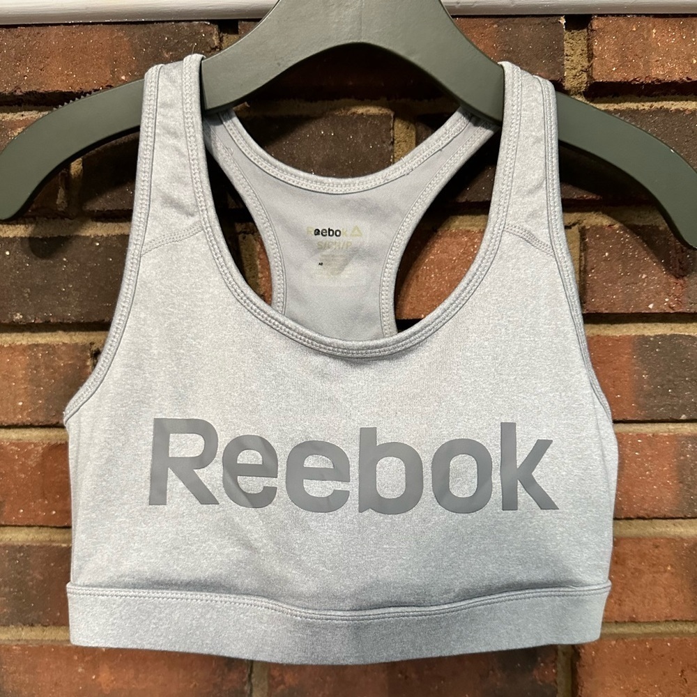 🛍️ Reebok gray sports bra. Great condition.
